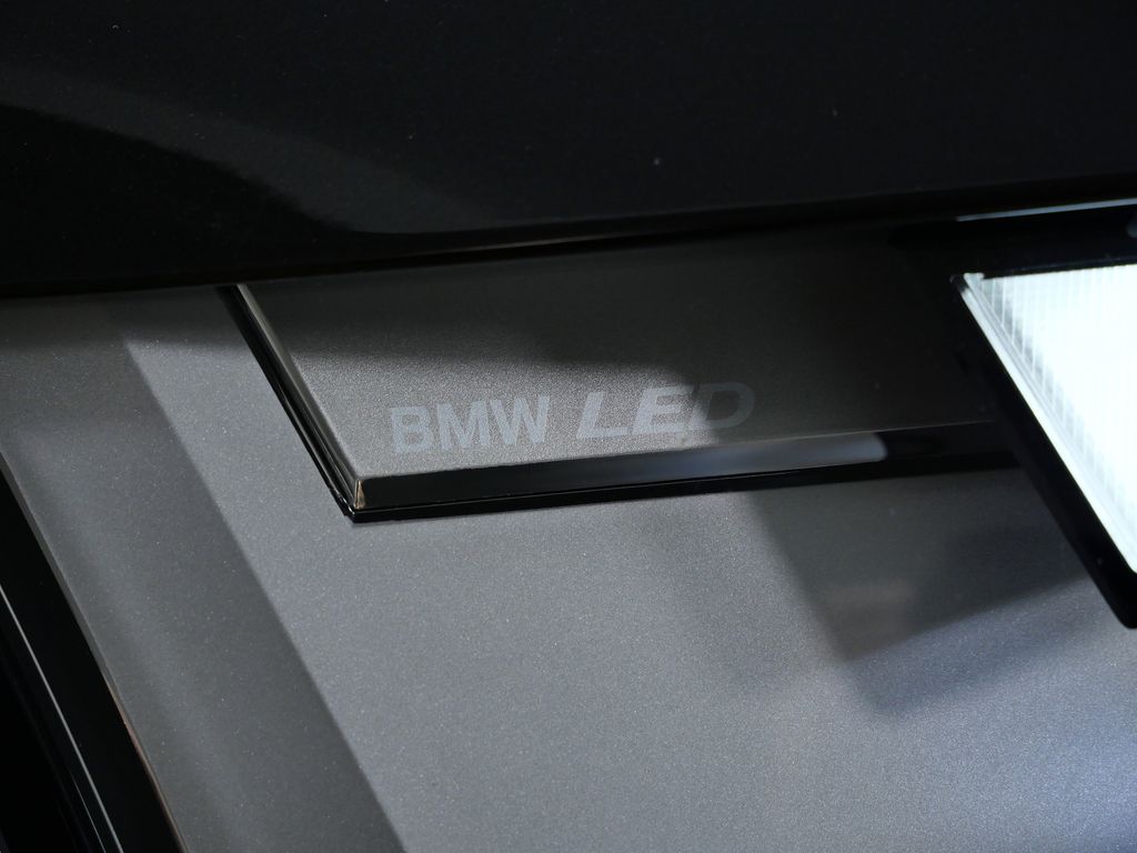 Thumbnail: 2022 BMW iX - 12