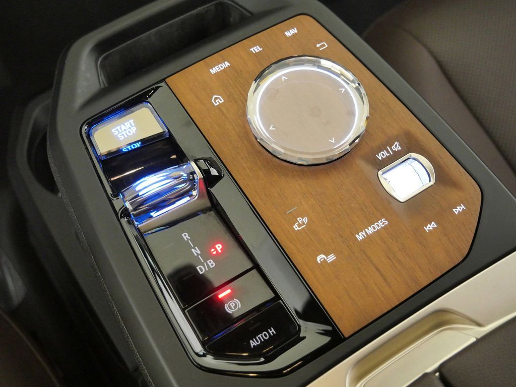 Thumbnail: 2024 BMW iX - 17