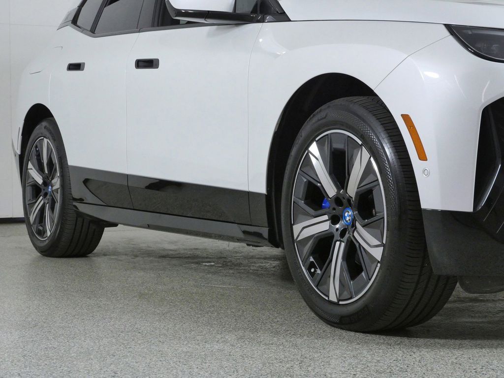Thumbnail: 2024 BMW iX - 8