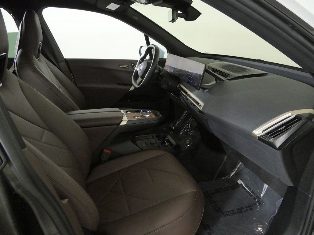 Thumbnail: 2024 BMW iX - 9