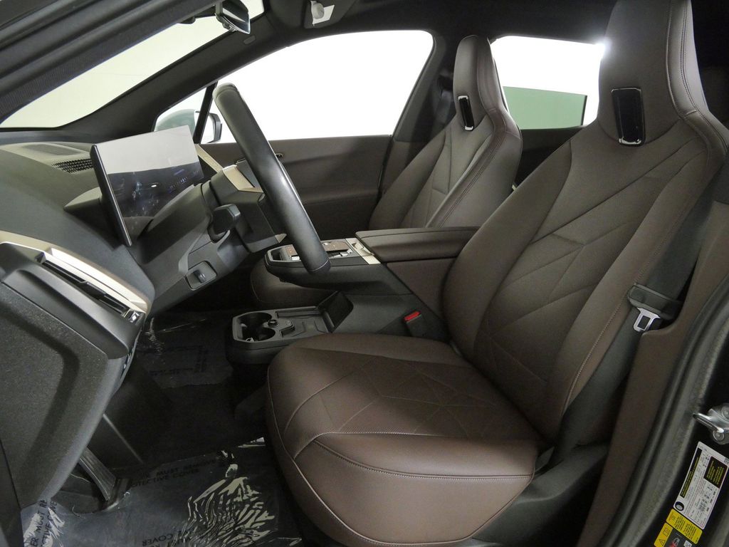 Thumbnail: 2024 BMW iX - 40