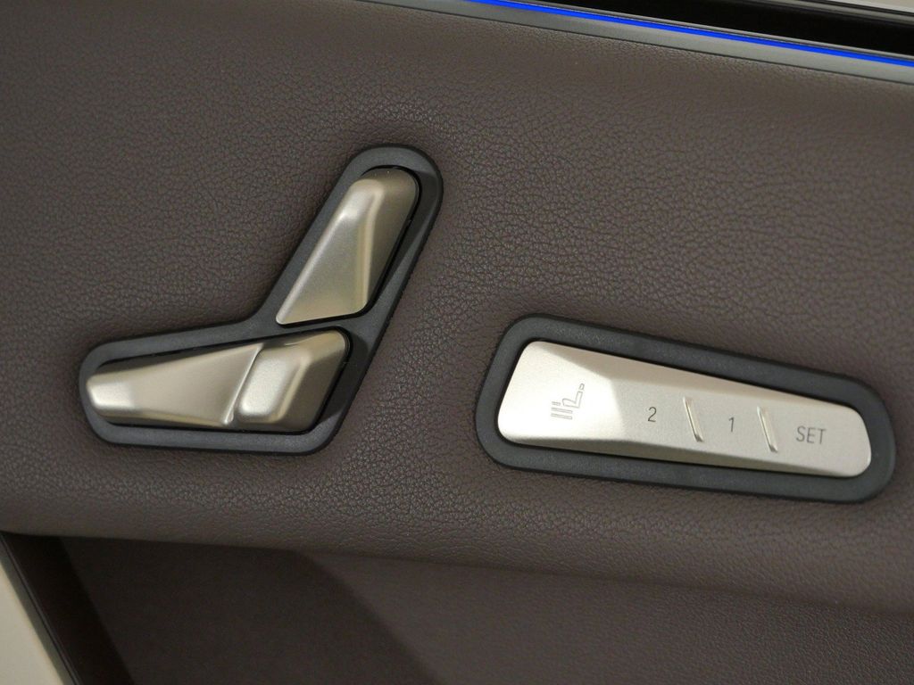 Thumbnail: 2024 BMW iX - 30