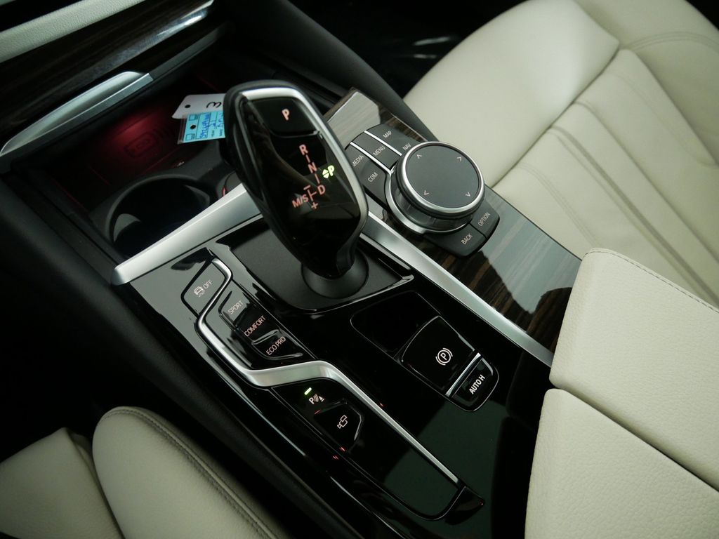 2021 BMW 5 Series 530xi 13