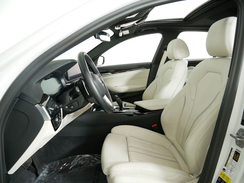 2021 BMW 5 Series 530xi 37