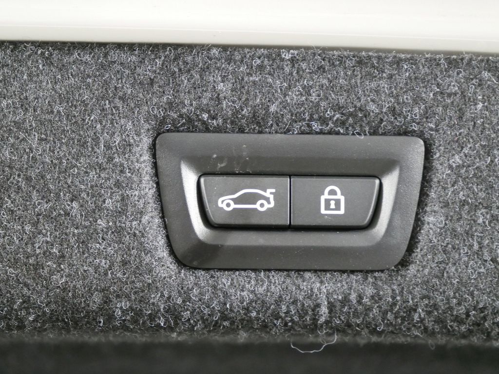 2021 BMW 5 Series 530xi 32