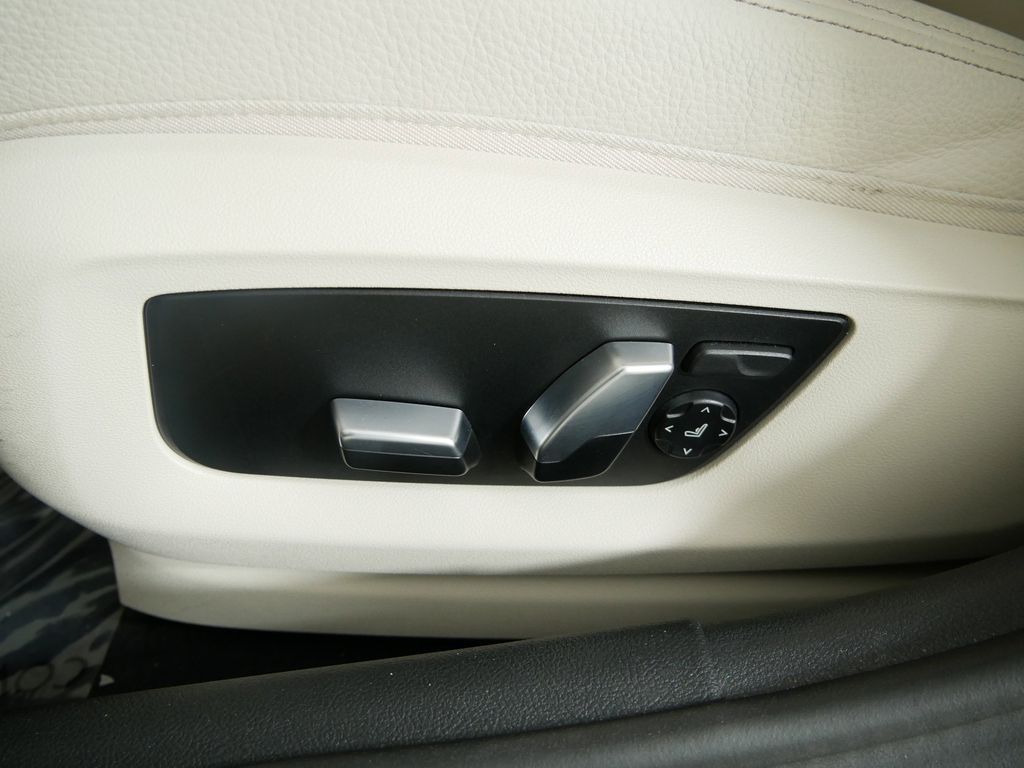 2021 BMW 5 Series 530xi 41