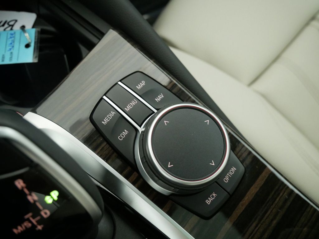 2021 BMW 5 Series 530xi 51