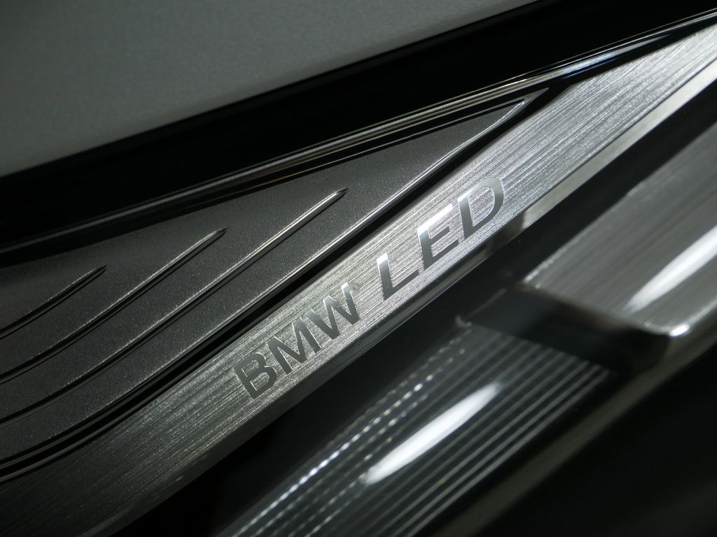2021 BMW 5 Series 530xi 27