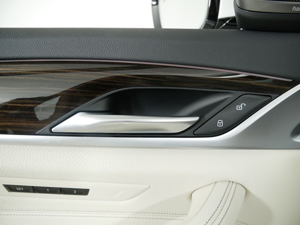 2021 BMW 5 Series 530xi 40