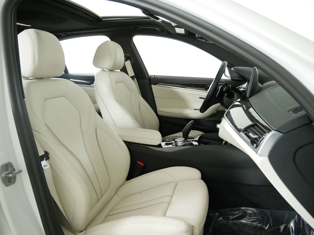 2021 BMW 5 Series 530xi 10