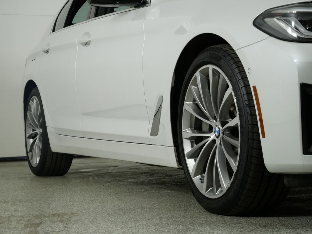 2021 BMW 5 Series 530xi 8