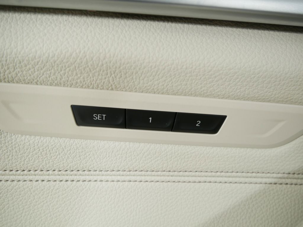2021 BMW 5 Series 530xi 39