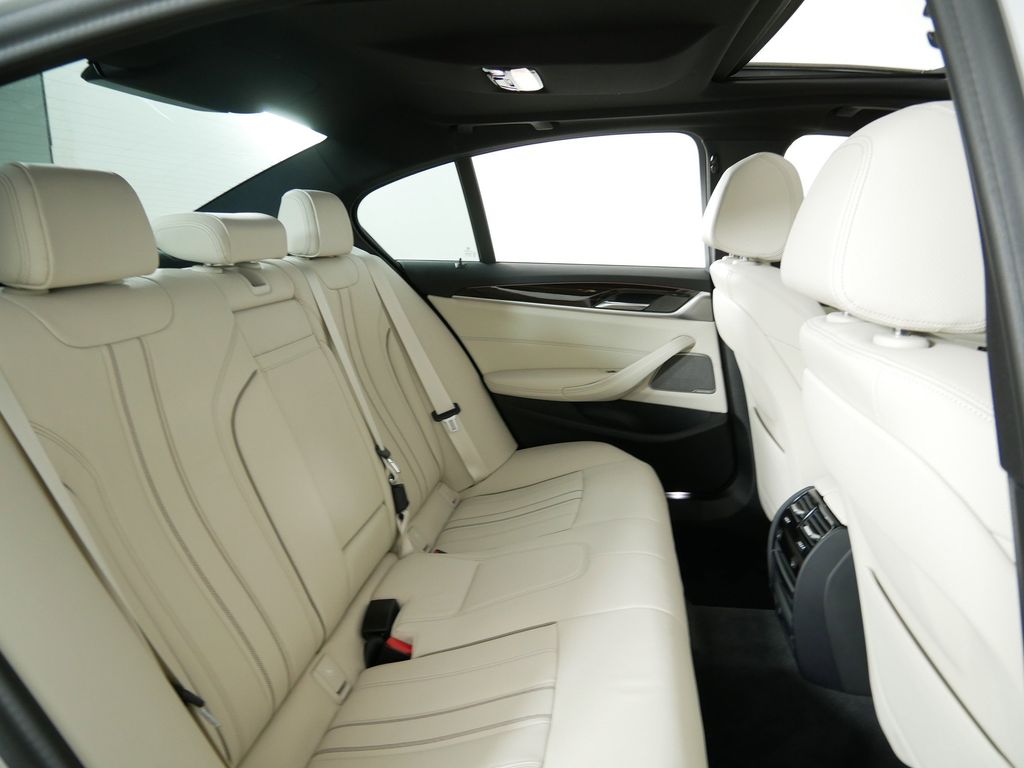2021 BMW 5 Series 530xi 31