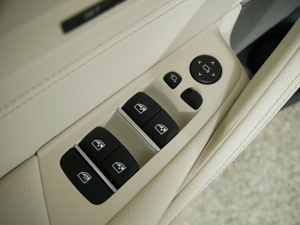 2021 BMW 5 Series 530xi 38