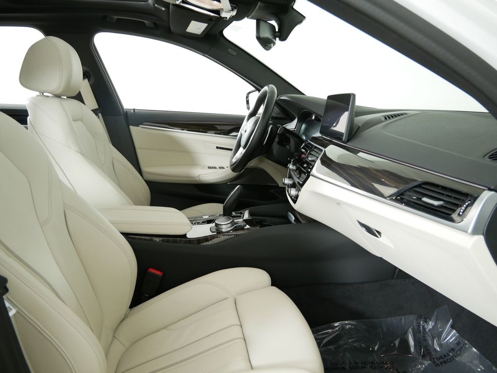 2021 BMW 5 Series 530xi 9