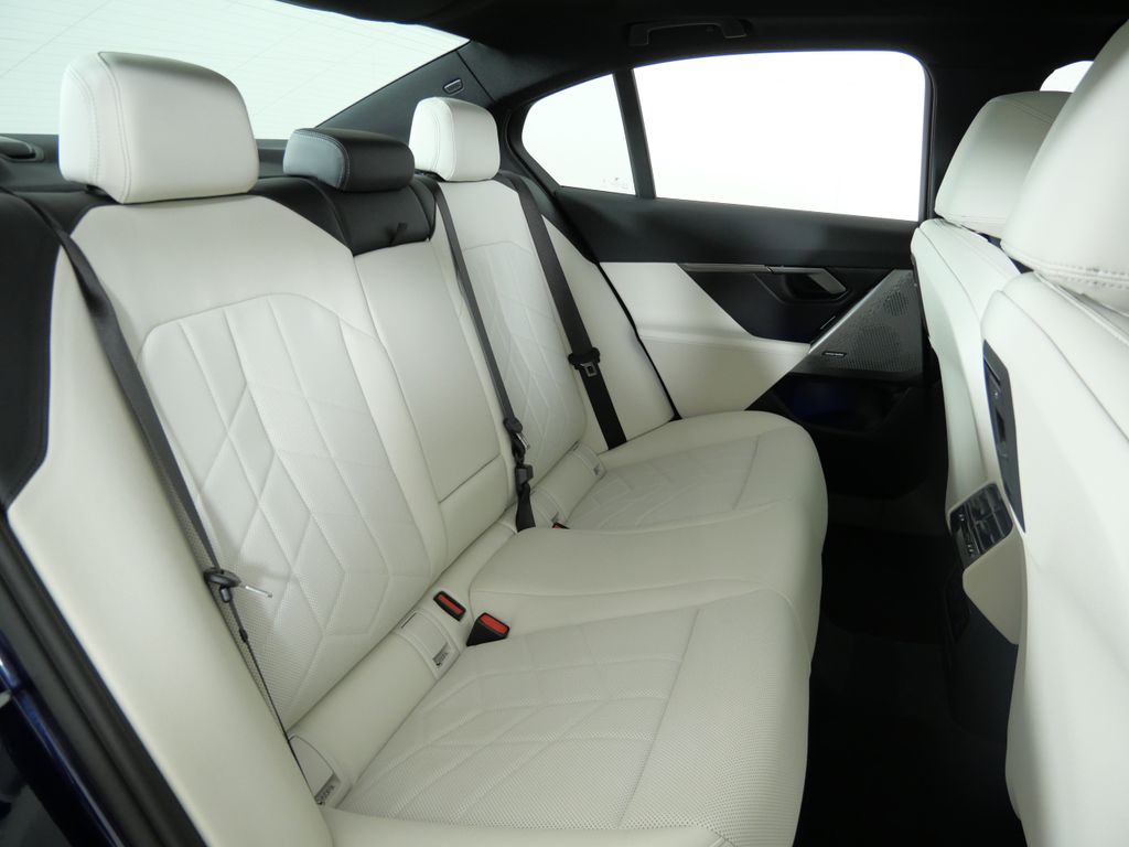 Thumbnail: 2026 BMW 5 Series - 31