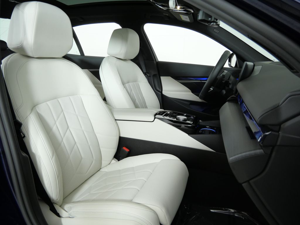 Thumbnail: 2026 BMW 5 Series - 10