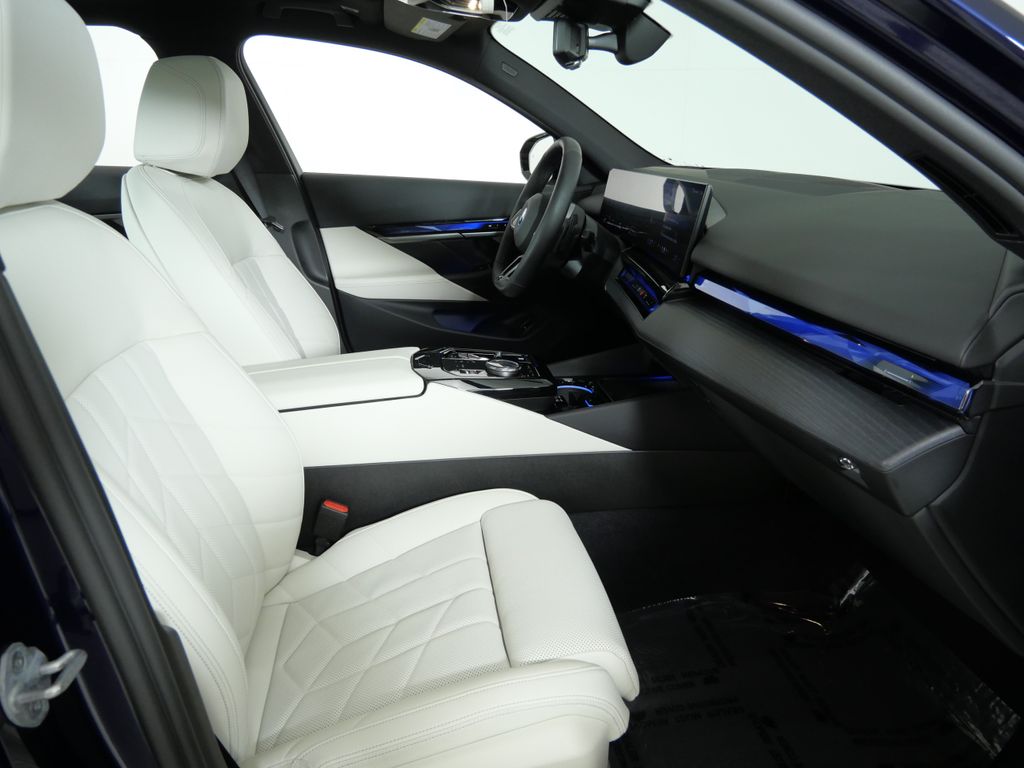 Thumbnail: 2026 BMW 5 Series - 9
