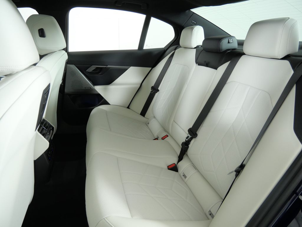 Thumbnail: 2026 BMW 5 Series - 35