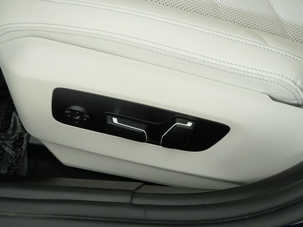 Thumbnail: 2026 BMW 5 Series - 40