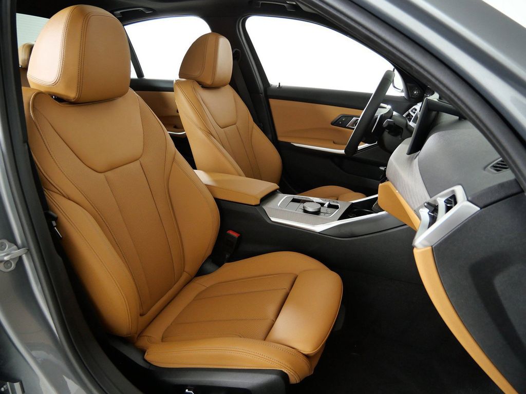 Thumbnail: 2026 BMW 3 Series - 10