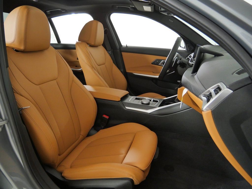 Thumbnail: 2026 BMW 3 Series - 10