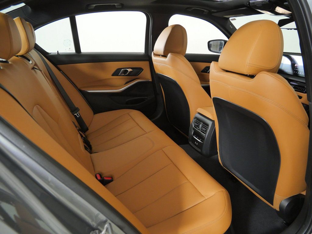 Thumbnail: 2026 BMW 3 Series - 11