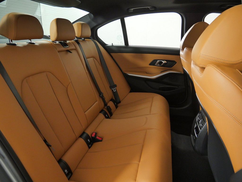 Thumbnail: 2026 BMW 3 Series - 30