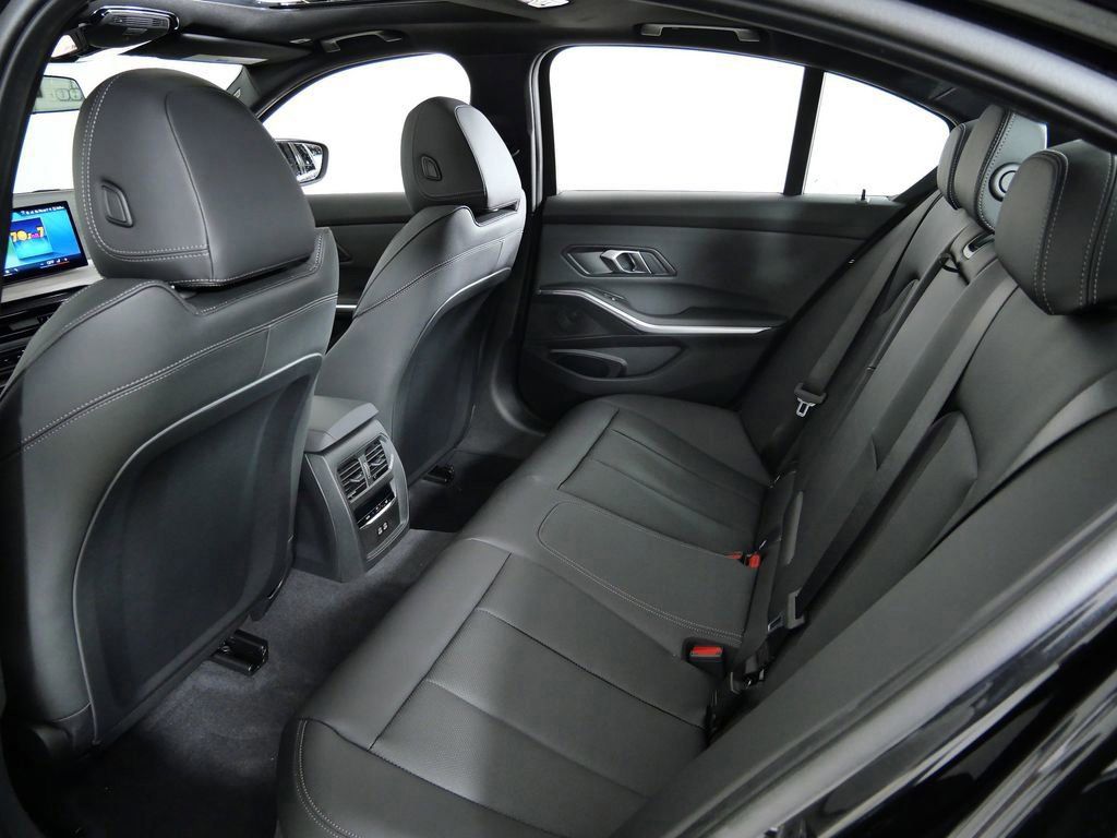 Thumbnail: 2026 BMW 3 Series - 33