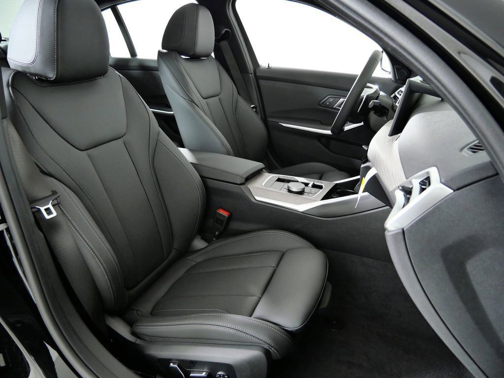Thumbnail: 2026 BMW 3 Series - 10
