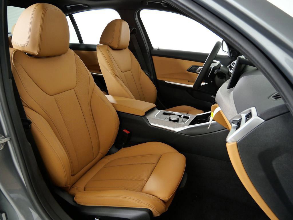 Thumbnail: 2026 BMW 3 Series - 10