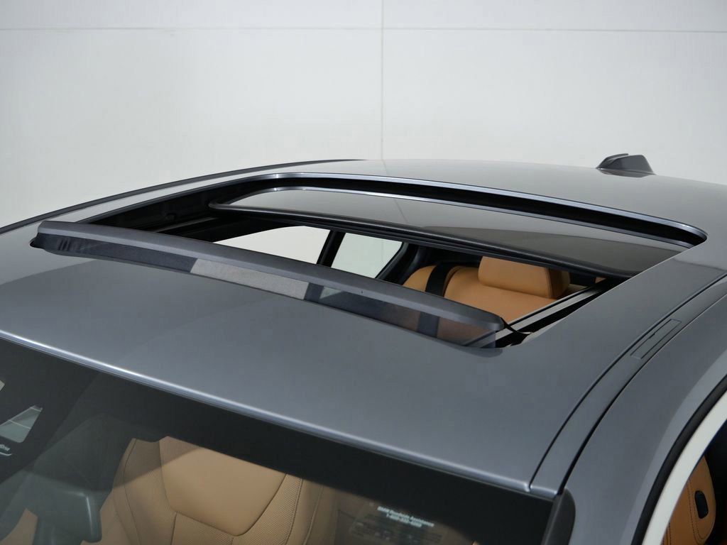 Thumbnail: 2026 BMW 3 Series - 26