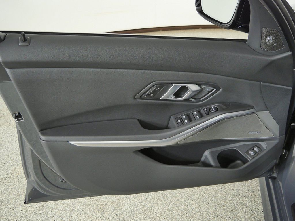 Thumbnail: 2026 BMW 3 Series - 36
