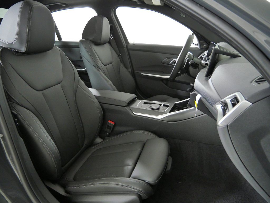 Thumbnail: 2026 BMW 3 Series - 10
