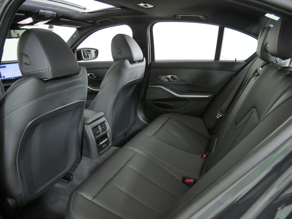 Thumbnail: 2026 BMW 3 Series - 34
