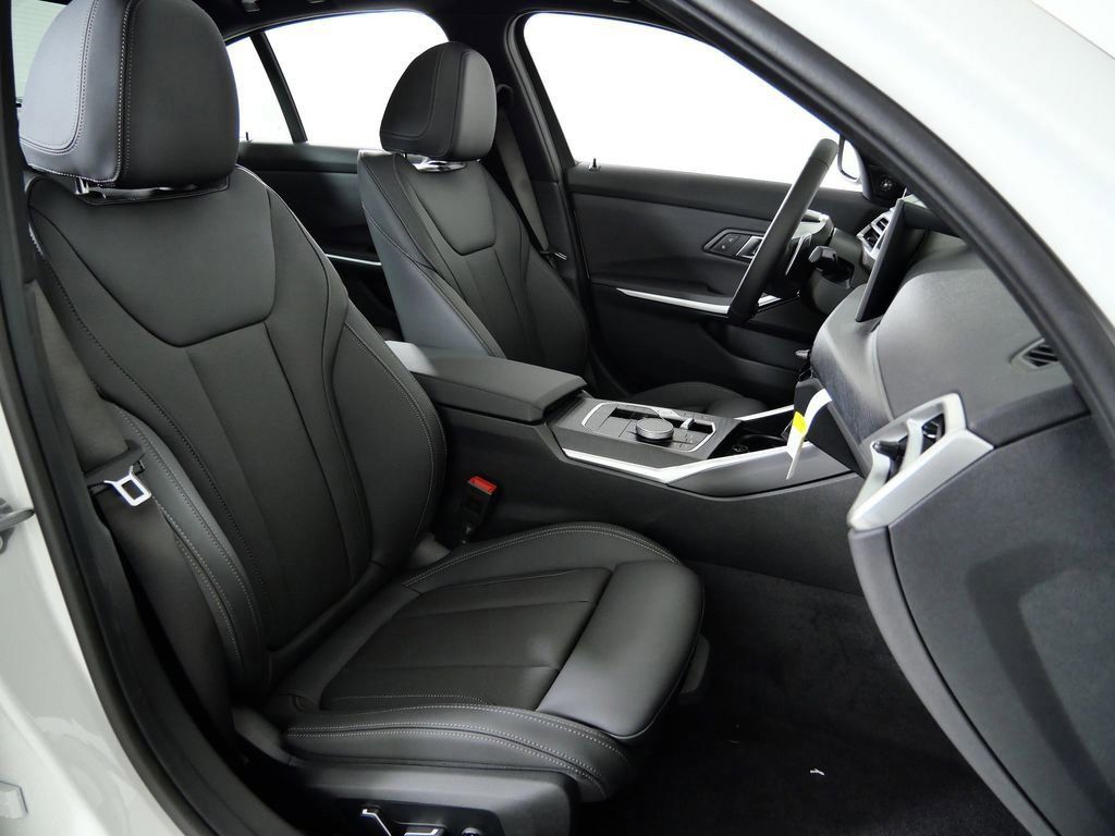 Thumbnail: 2026 BMW 3 Series - 11