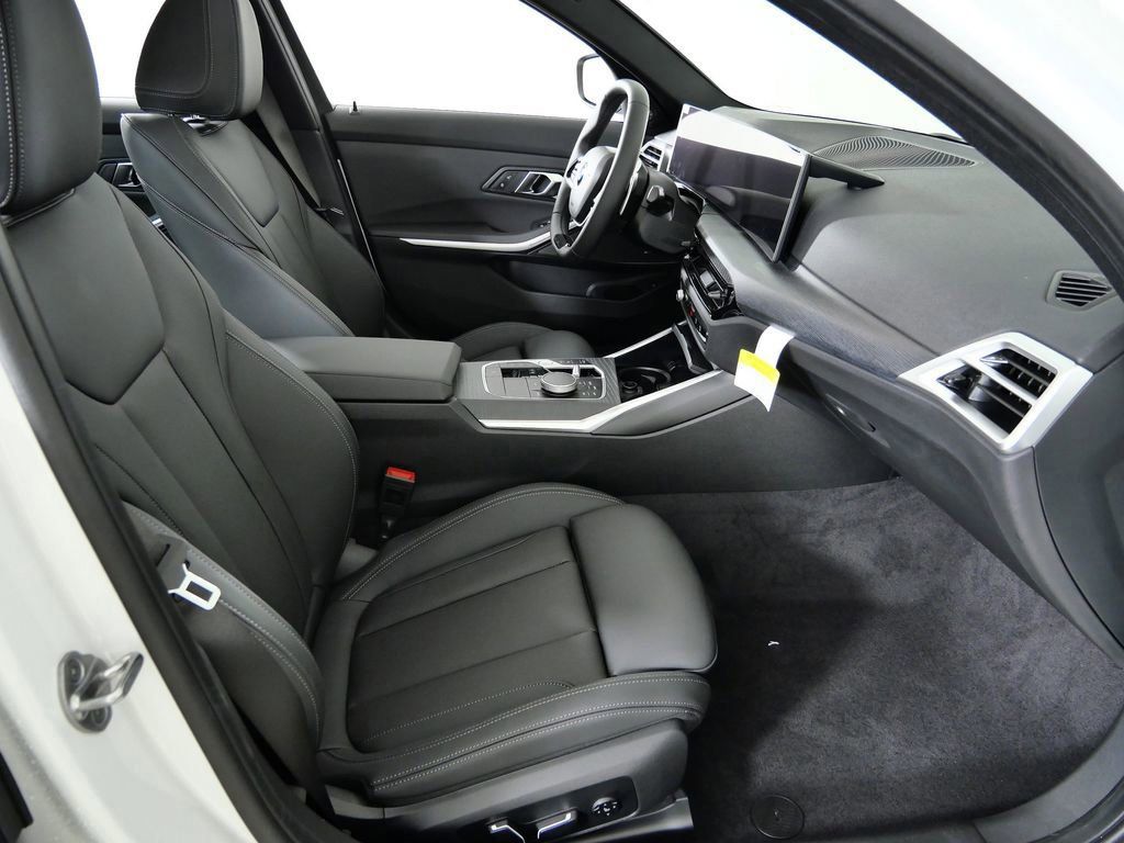 Thumbnail: 2026 BMW 3 Series - 10