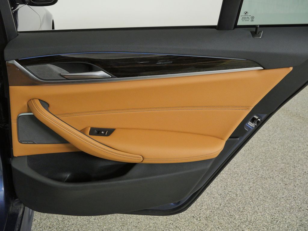 Thumbnail: 2023 BMW 5 Series - 31