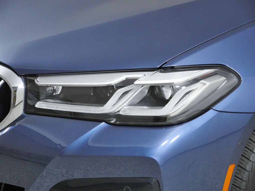 Thumbnail: 2023 BMW 5 Series - 17