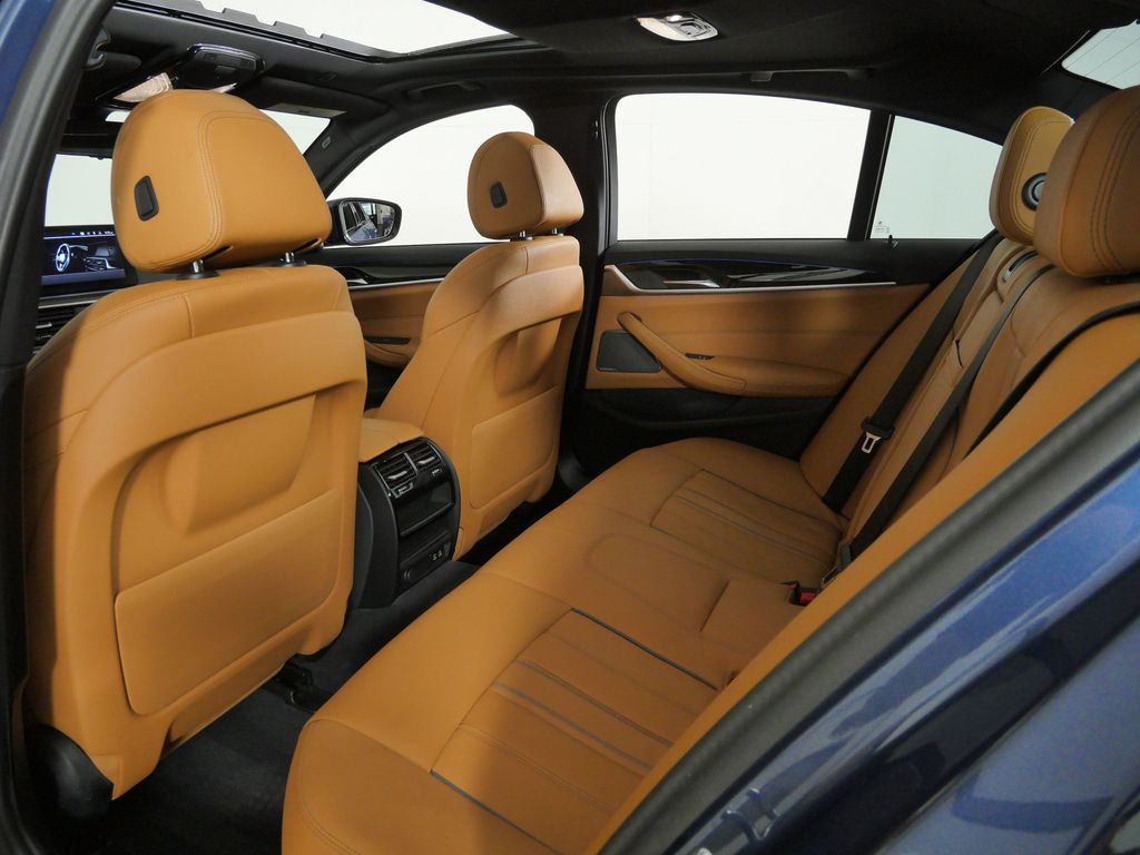 Thumbnail: 2023 BMW 5 Series - 35