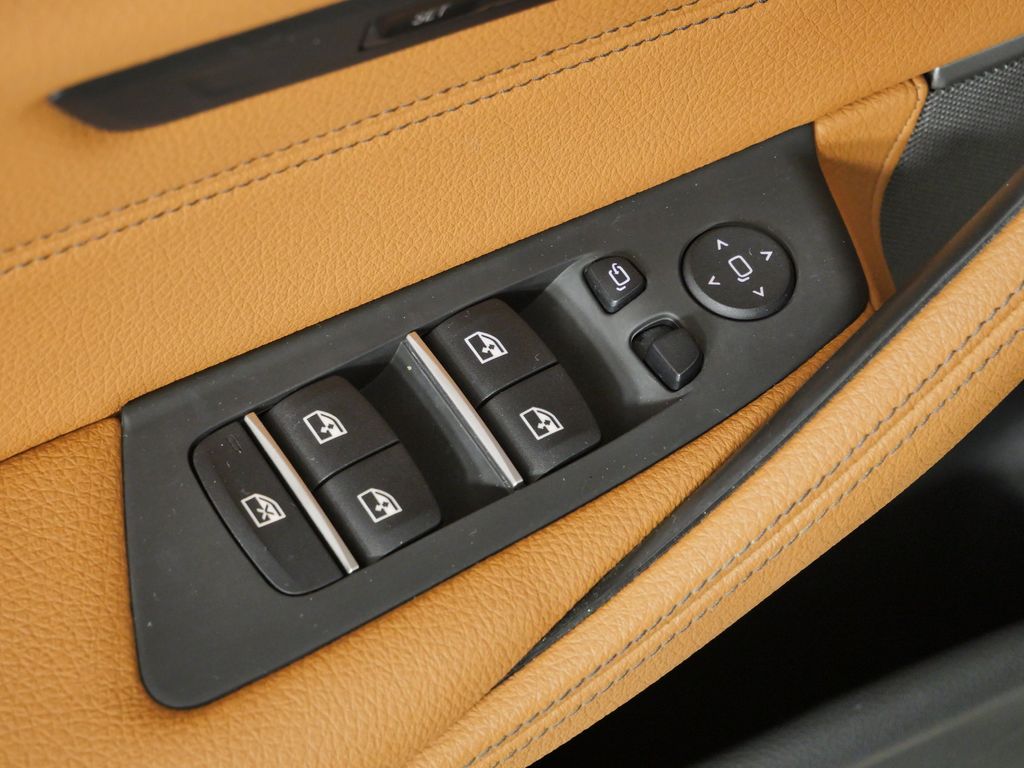 Thumbnail: 2023 BMW 5 Series - 40