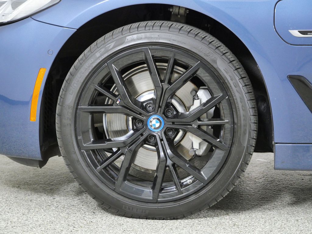 Thumbnail: 2023 BMW 5 Series - 8