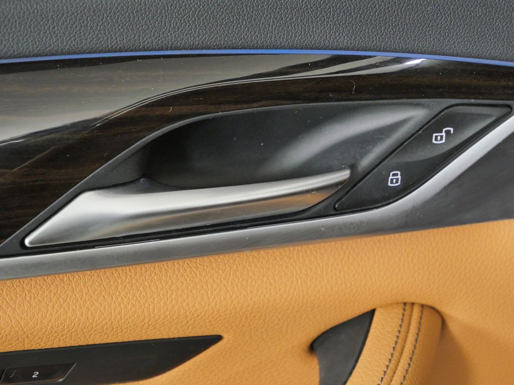 Thumbnail: 2023 BMW 5 Series - 41