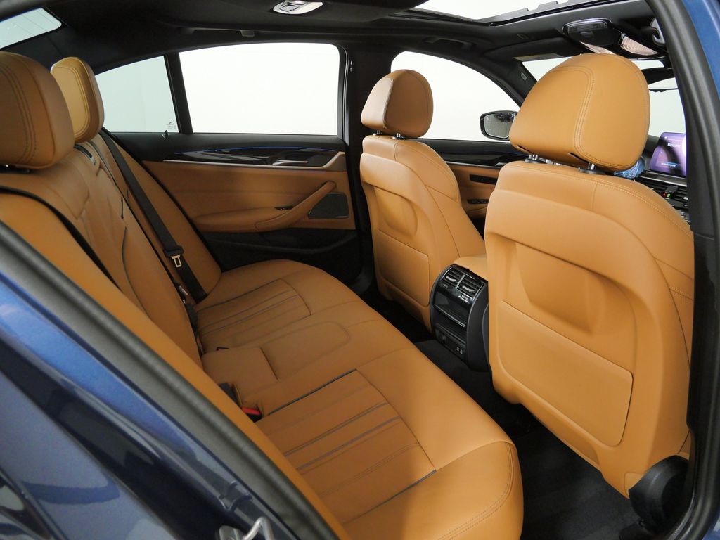 Thumbnail: 2023 BMW 5 Series - 11