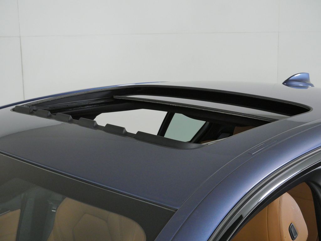 Thumbnail: 2023 BMW 5 Series - 27