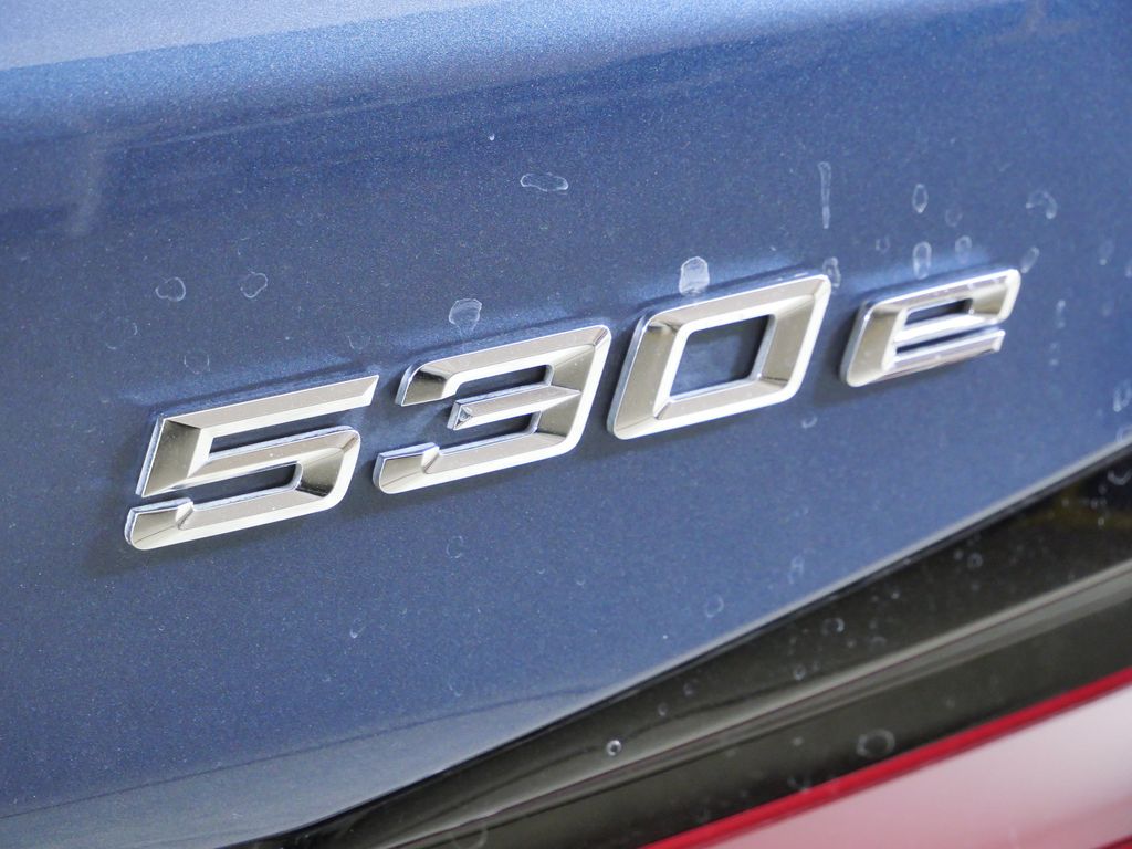 Thumbnail: 2023 BMW 5 Series - 24