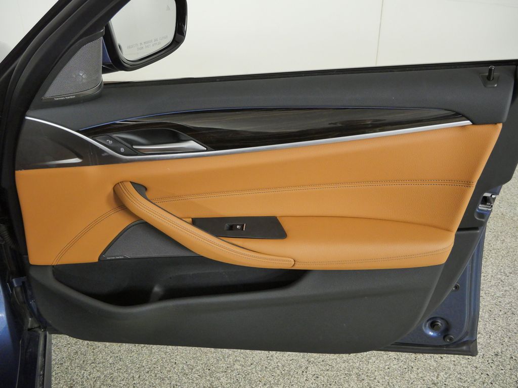 Thumbnail: 2023 BMW 5 Series - 28