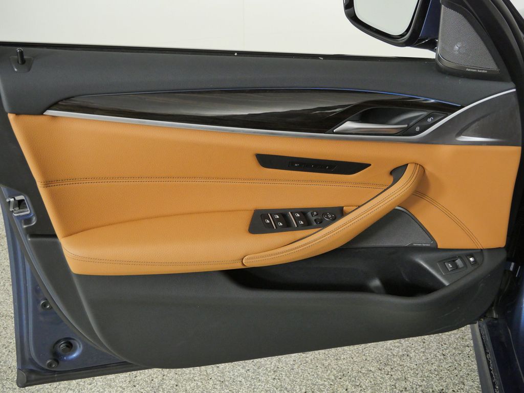 Thumbnail: 2023 BMW 5 Series - 37