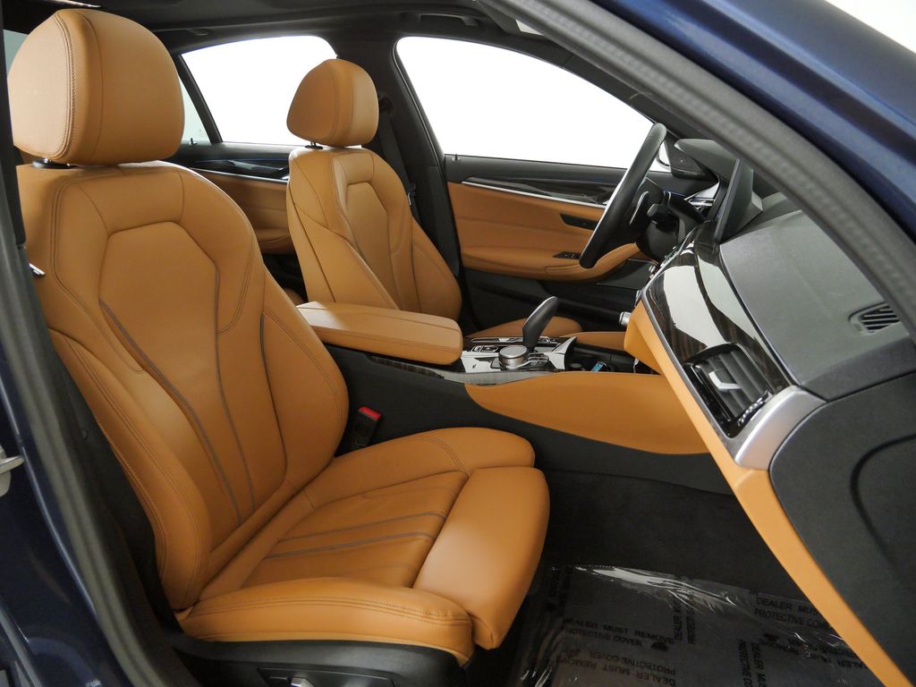 Thumbnail: 2023 BMW 5 Series - 10