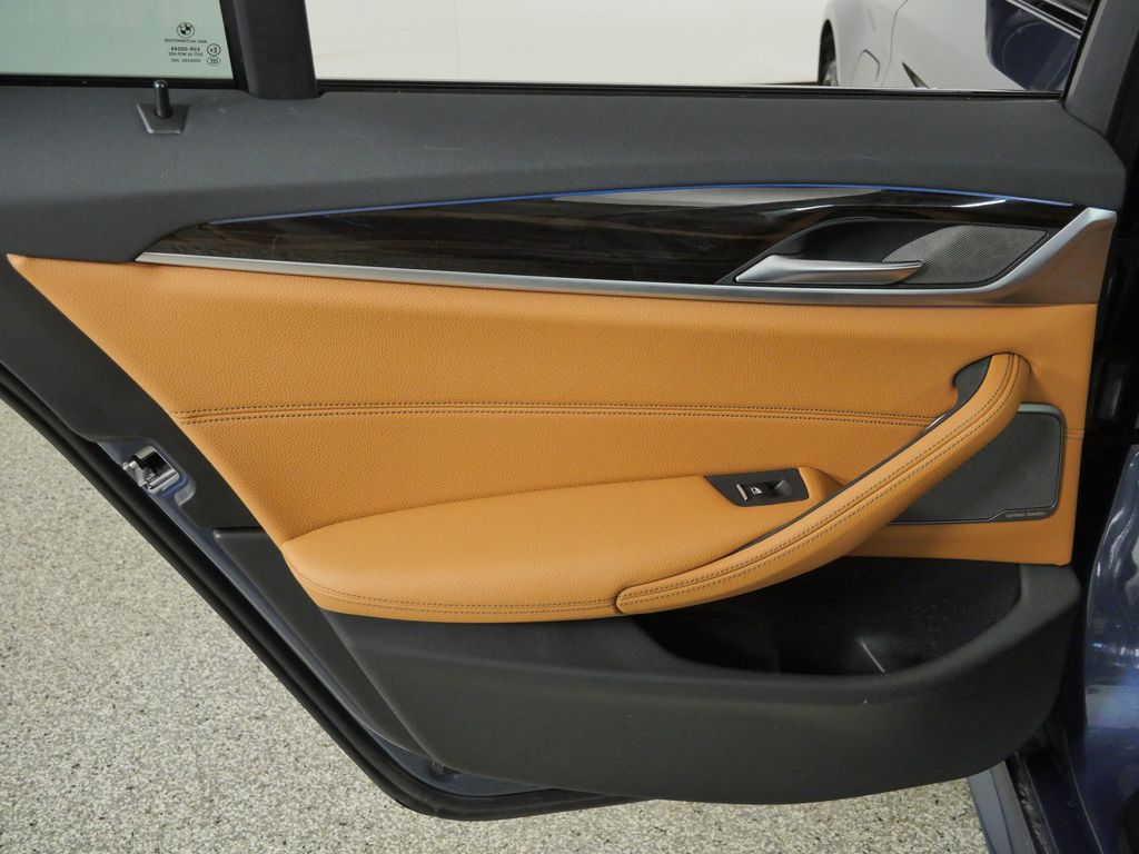 Thumbnail: 2023 BMW 5 Series - 34
